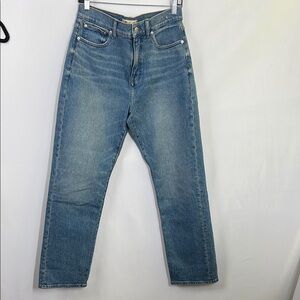 Classic Blue Denim Jeans made well straight leg mid / high rise jeans 90s